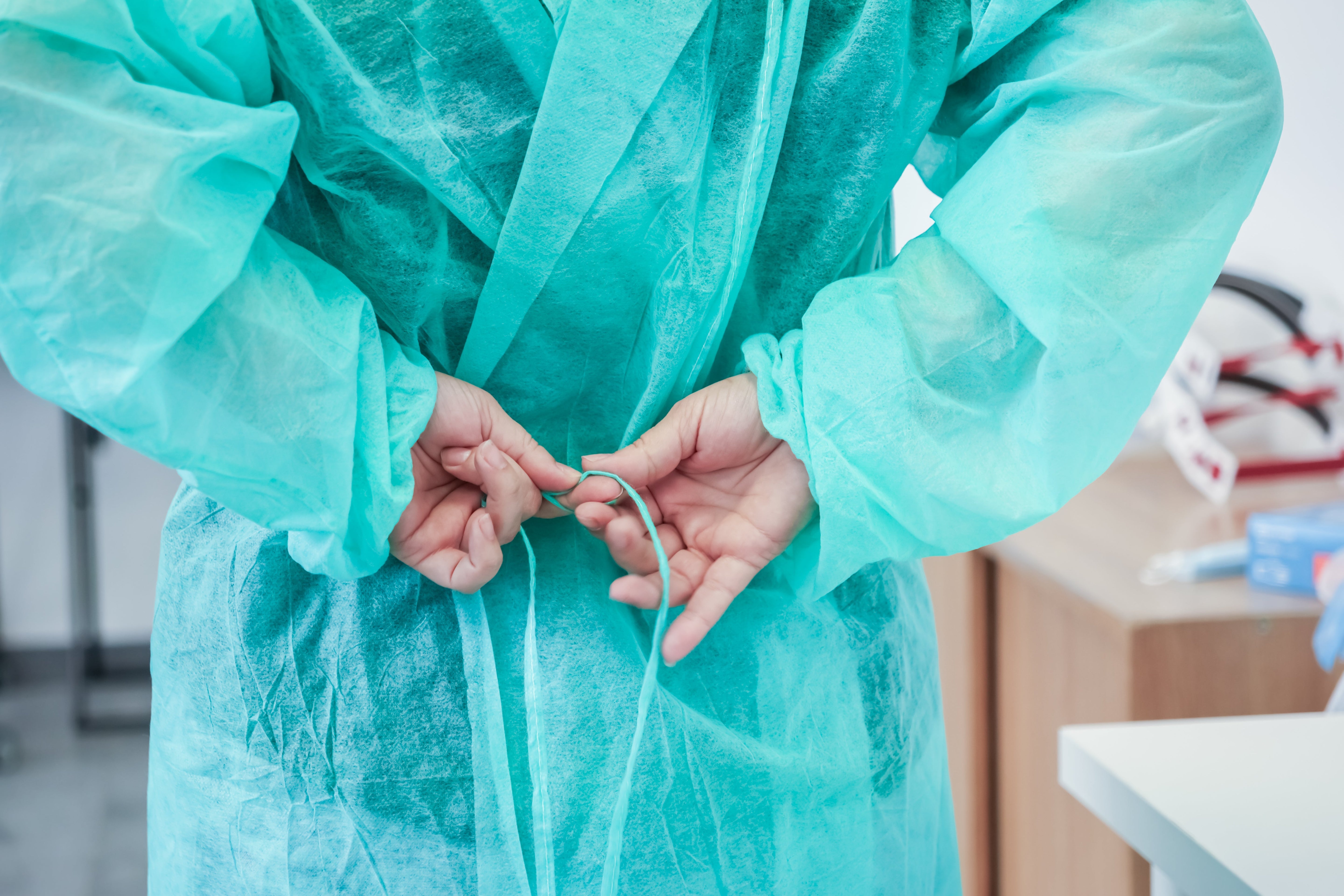 ECRI Research Team Wins National Award for Uncovering Hidden Risks in Disposable Isolation Gowns